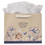 Trust in the Lord with All Your Heart Large Landscape Gift Bag with Gift Tag - Image 11